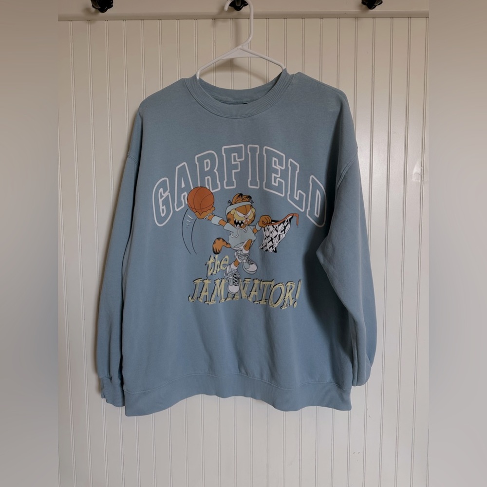 Garfield Sweatshirt - Size M - Excellent condition - Basketball
